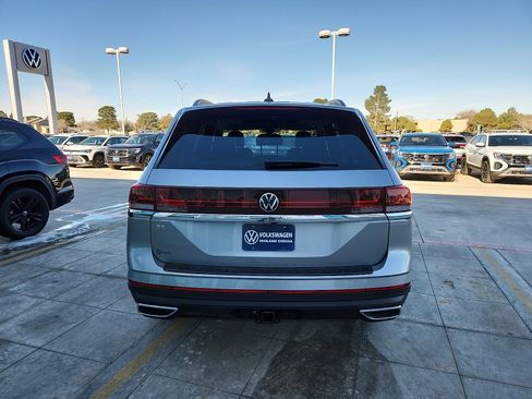 New 2026 Volkswagen Atlas SE image 6