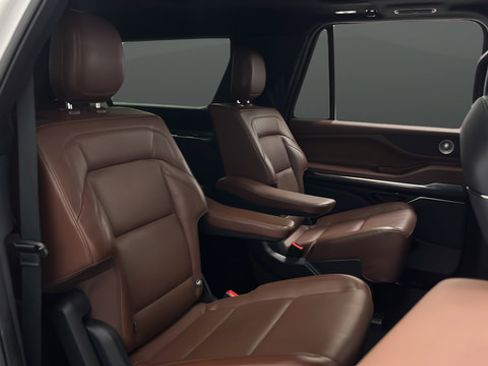 Used 2025 Lincoln Navigator L Reserve AWD/4WD image 24