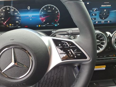 New 2026 Mercedes-Benz GLB 250 4MATIC image 21