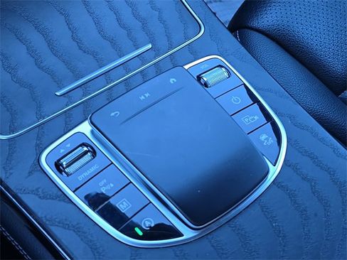 Used 2020 Mercedes-Benz GLC 300 image 27