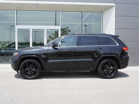 Used 2014 Jeep Grand Cherokee Altitude AWD/4WD image 8