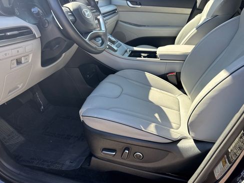 Certified 2025 Hyundai Palisade SEL image 9
