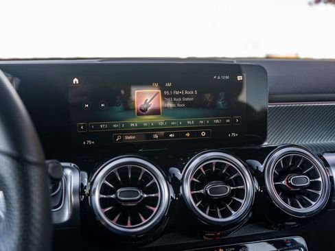 Used 2023 Mercedes-Benz GLB 35 AMG 4MATIC image 28