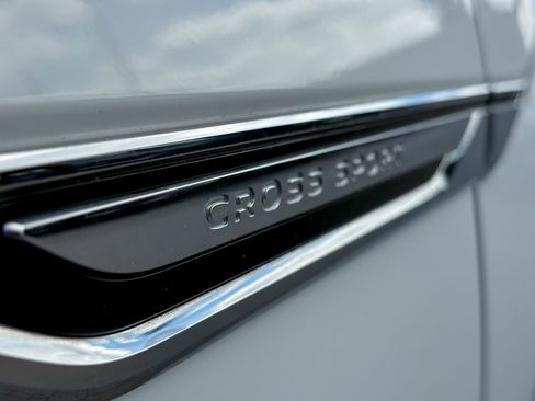 Used 2025 Volkswagen Atlas Cross Sport SE w/ Panoramic Sunroof Package image 6