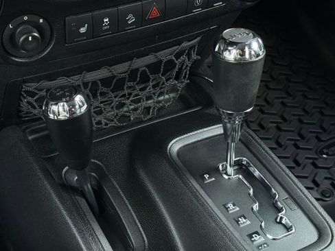 Used 2015 Jeep Wrangler Sahara AWD/4WD image 27