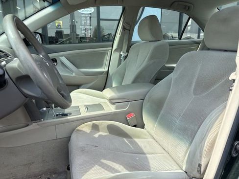 Used 2010 Toyota Camry LE image 4