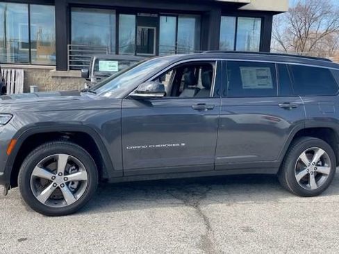 New 2025 Jeep Grand Cherokee L Limited w/ Luxury Tech Group II image 25