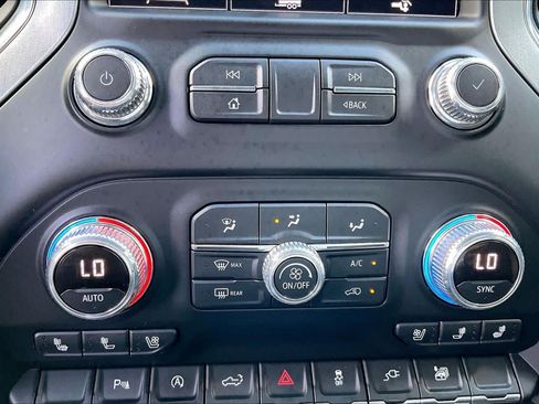 Used 2020 GMC Sierra 1500 SLT RWD image 32