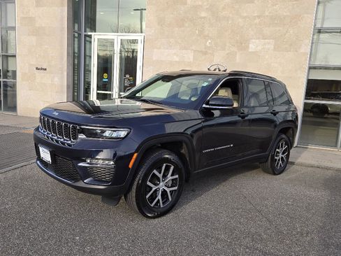 Used 2024 Jeep Grand Cherokee Limited image 2