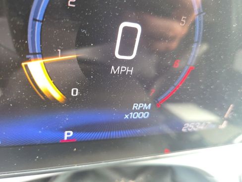 Used 2025 Chevrolet Trax LT FWD image 2
