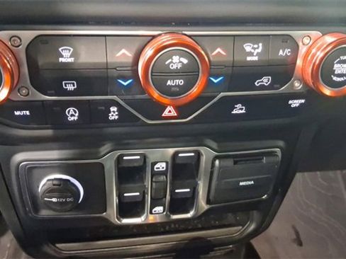 Used 2021 Jeep Gladiator Sport image 30