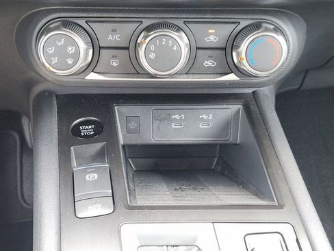 Used 2025 Nissan Kicks SV image 17