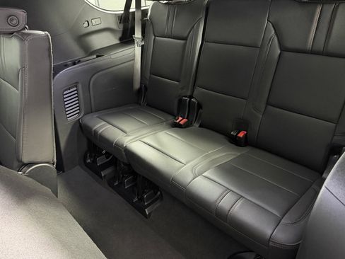 Used 2025 Chevrolet Suburban RST image 27