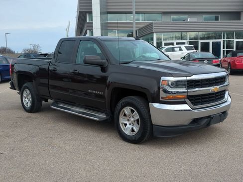 Used 2018 Chevrolet Silverado 1500 LT image 2
