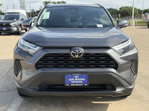 Used 2024 Toyota RAV4 XLE FWD image 3