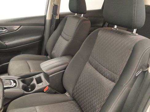 Used 2020 Nissan Rogue SV FWD image 17