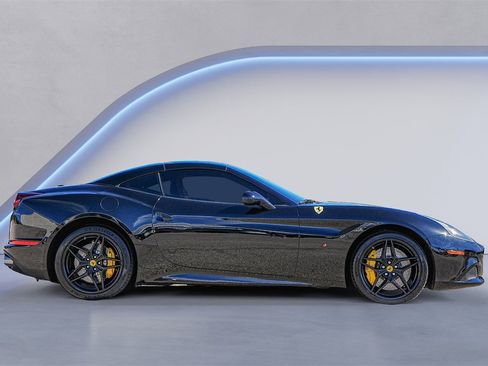 Used 2018 Ferrari California T image 6