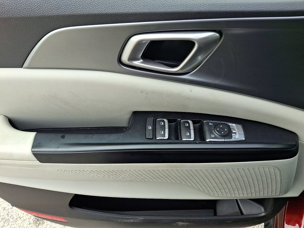 Used 2024 Kia Carnival LX FWD image 13