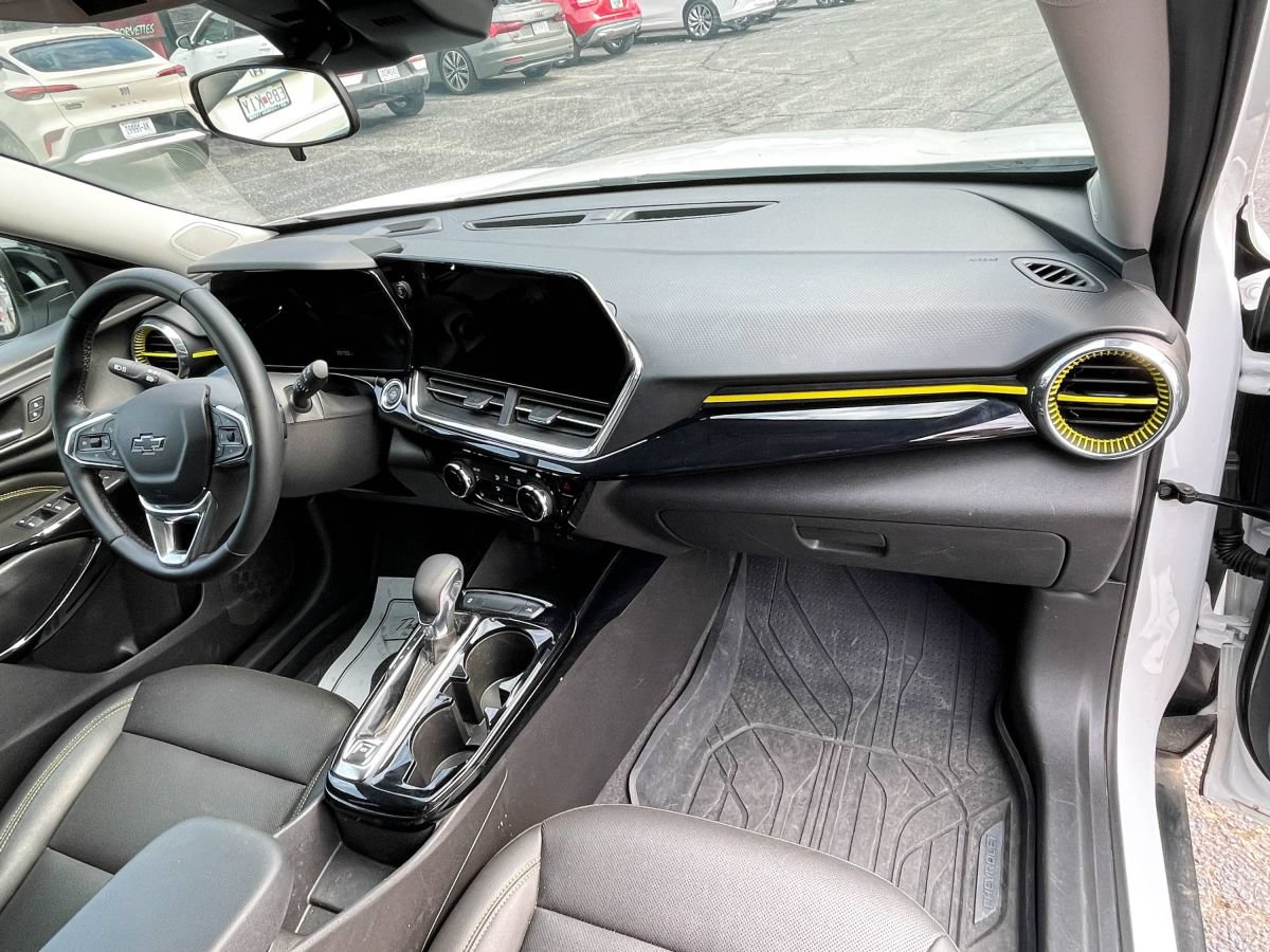 Used 2025 Chevrolet Trax ACTIV FWD image 9
