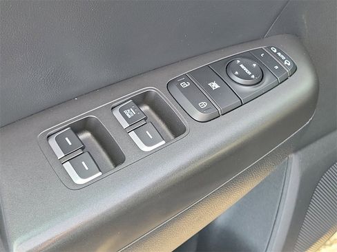 Used 2022 Kia Sportage Nightfall Edition image 13
