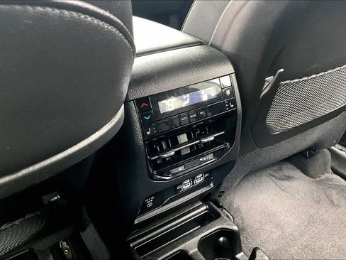 Used 2024 Jeep Grand Cherokee L Limited w/ Luxury Tech Group II image 34