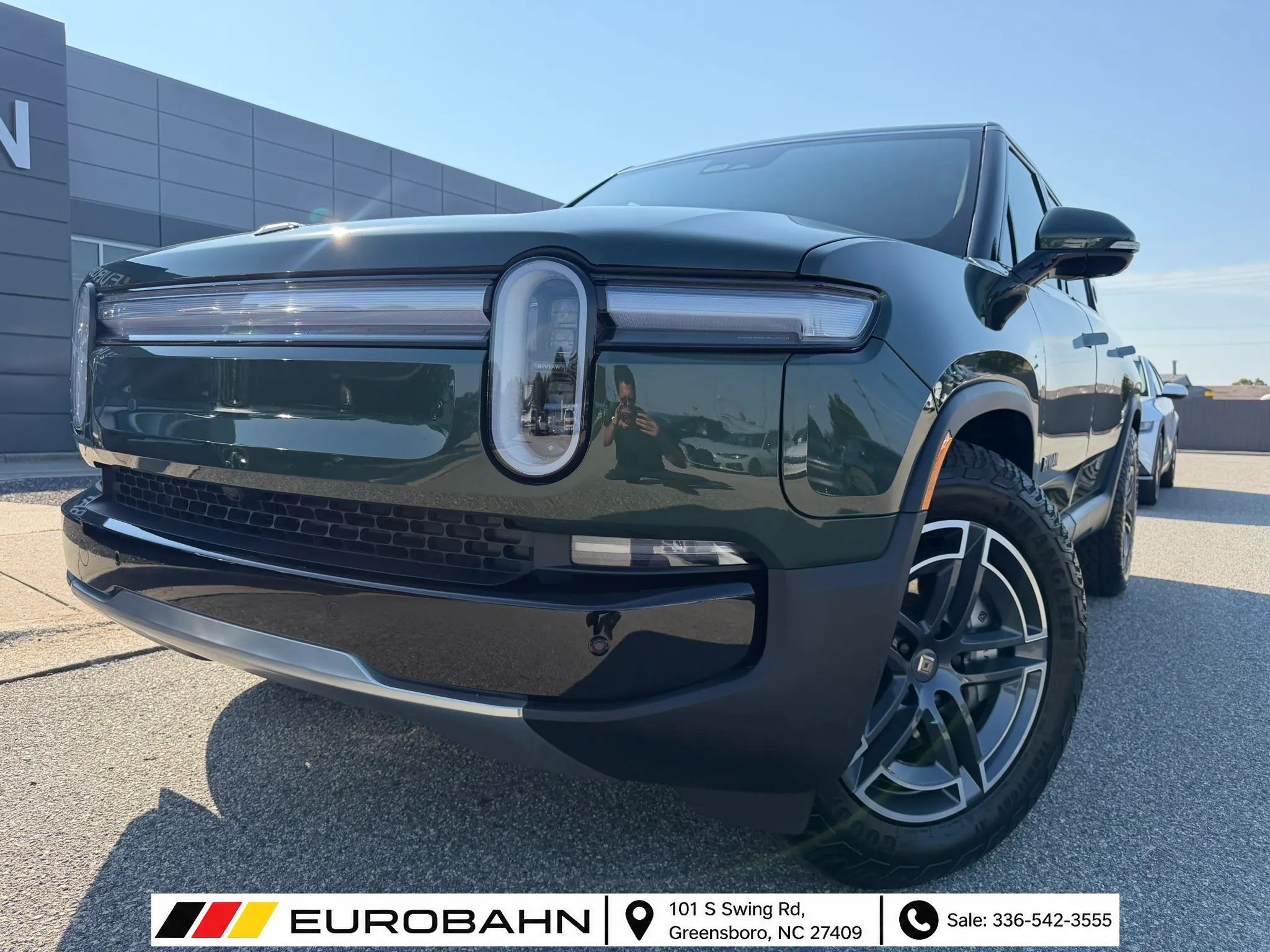 Used 2025 Rivian R1S Adventure Dual AWD/4WD image 1