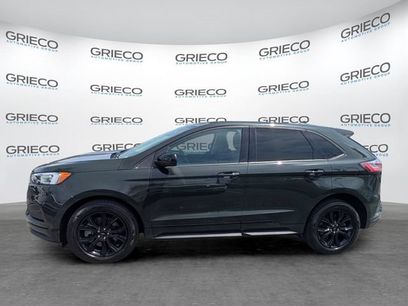 Used 2022 Ford Edge SE w/ Black Appearance Package