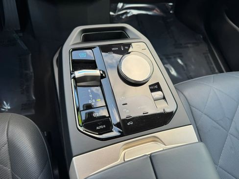 Used 2022 BMW iX xDrive50 w/ Convenience Package AWD/4WD image 34