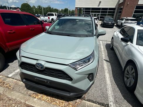 Used 2021 Toyota RAV4 XLE w/ Convenience Package AWD/4WD image 12