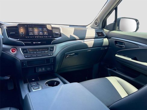 Certified 2025 Honda Ridgeline RTL image 28