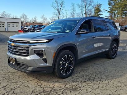 Used 2025 Chevrolet Traverse LT w/ Sun and Wheel Package