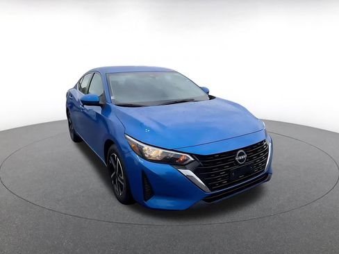 Used 2025 Nissan Sentra SV image 3