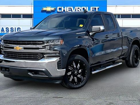 Used 2020 Chevrolet Silverado 1500 LT w/ Trailering Package image 3