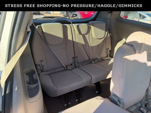 Used 2018 Kia Sedona LX image 32