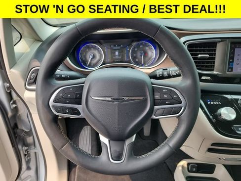 Used 2023 Chrysler Voyager LX FWD image 13