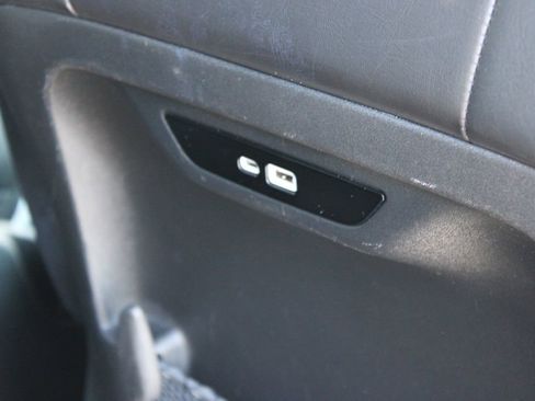 Used 2025 Chrysler Pacifica Select FWD image 32