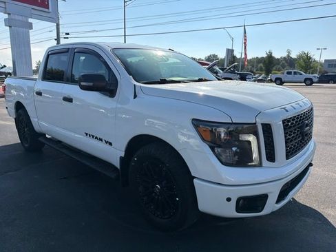 Used 2019 Nissan Titan SV w/ SV Convenience Package AWD/4WD image 2
