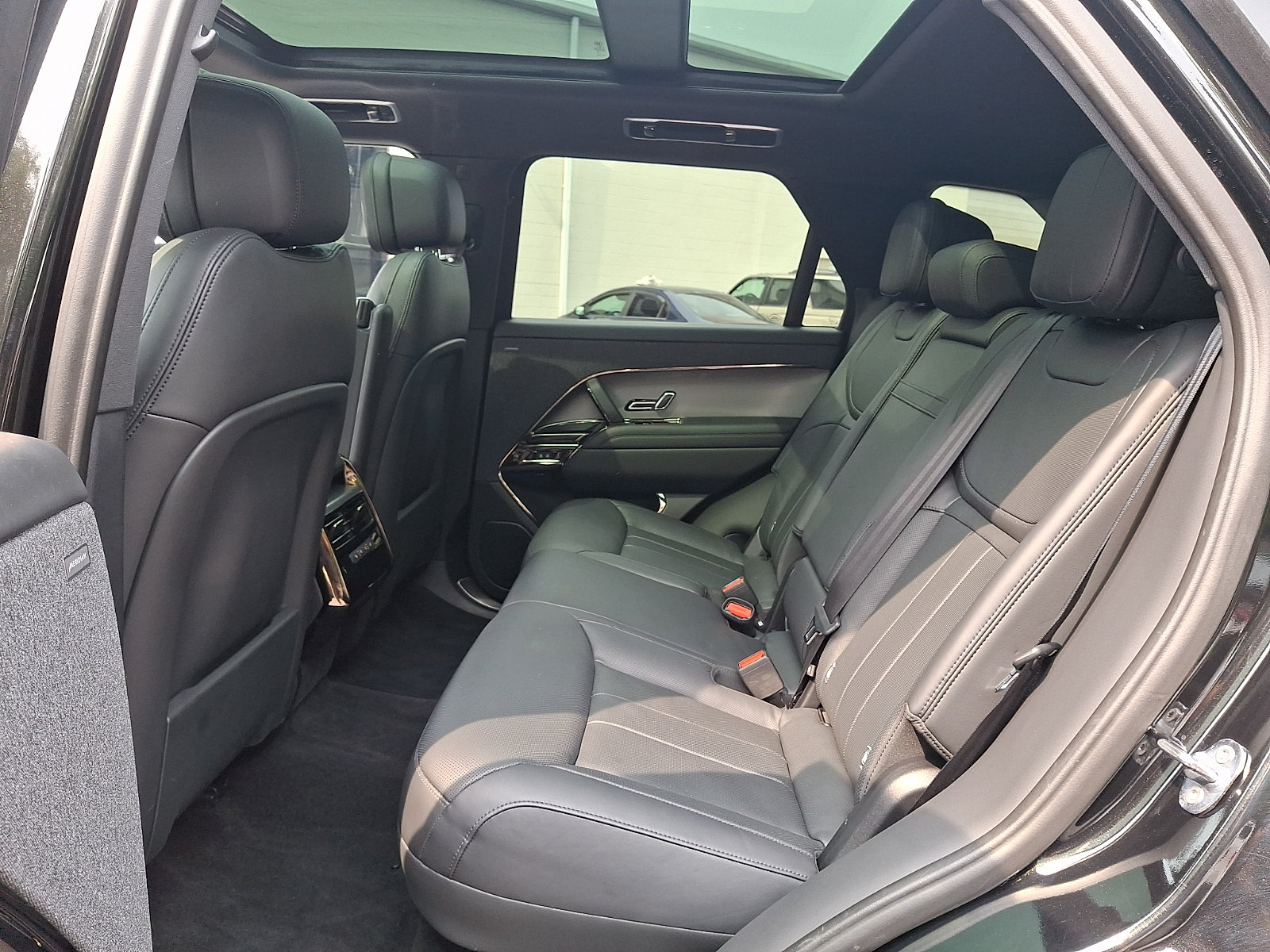 Used 2023 Land Rover Range Rover Sport SE AWD/4WD image 5