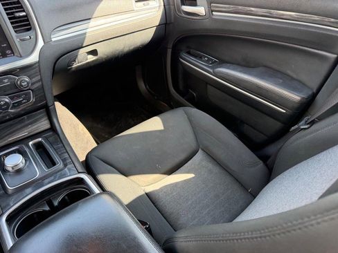 Used 2018 Chrysler 300 Touring AWD/4WD image 16