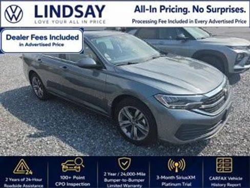 Used 2023 Volkswagen Jetta SE w/ Panoramic Sunroof Package FWD image 3