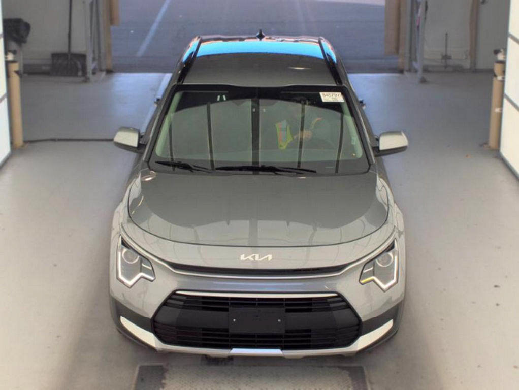 Used 2025 Kia Niro LX FWD image 3