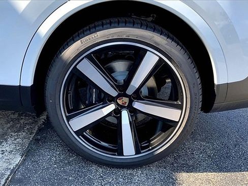 New 2025 Porsche Cayenne Coupe image 16