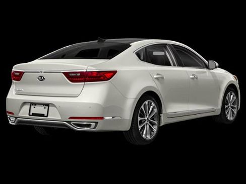 Used 2018 Kia Cadenza Premium w/ Luxury Package FWD image 2