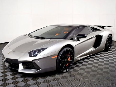 Used 2014 Lamborghini Aventador LP 700-4 image 4