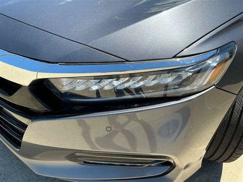 Used 2018 Honda Accord Touring image 18