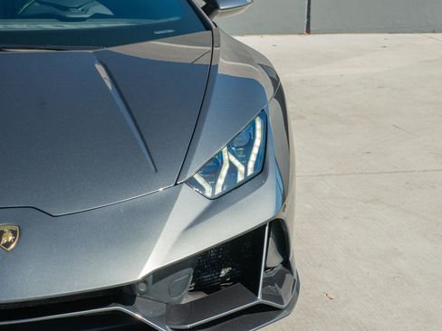 Used 2020 Lamborghini Huracan EVO image 23