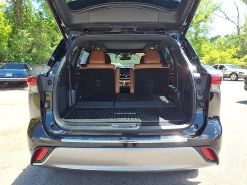 Used 2022 Toyota Highlander Platinum AWD/4WD image 8