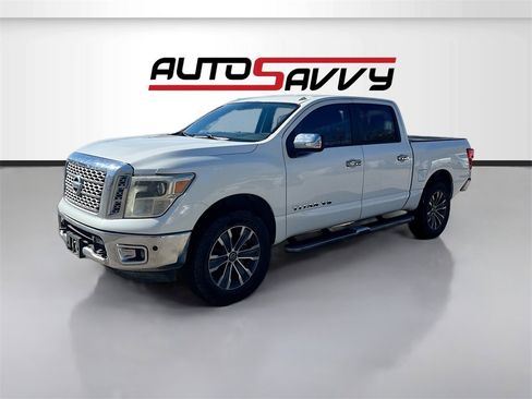 Used 2018 Nissan Titan SL image 3
