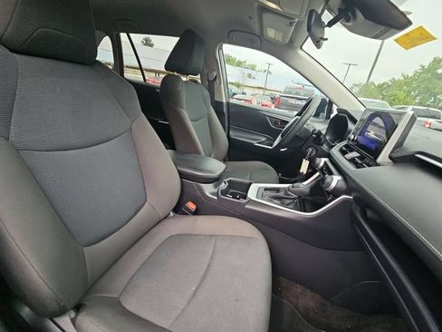 Used 2025 Toyota RAV4 LE FWD image 31