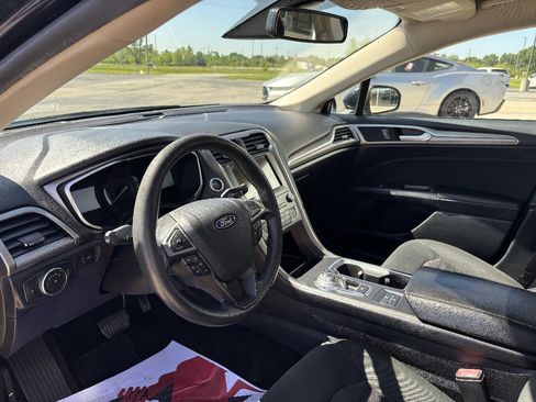 Used 2020 Ford Fusion SE FWD image 9